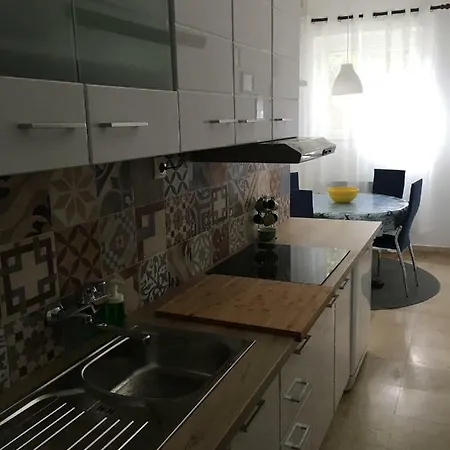 Get Apartment Supetar